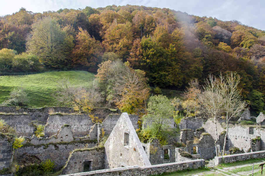 Comunidad Foral de Navarra 062 - Selva de Irati - antigua fábrica de municiones de Orbaizeta.jpg